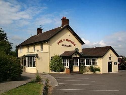 فندق The Fox & Hounds سويندون المظهر الخارجي الصورة